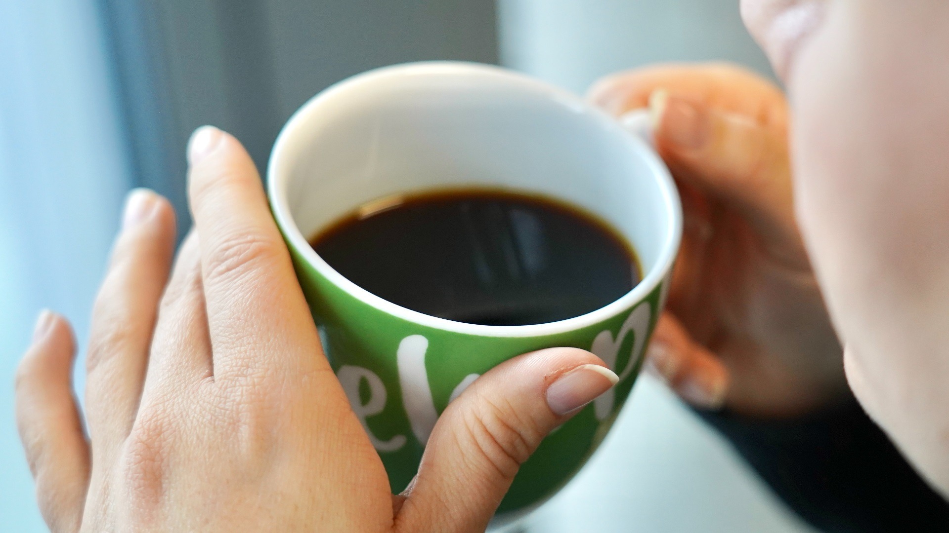 Ekspert med kaffe-advarsel