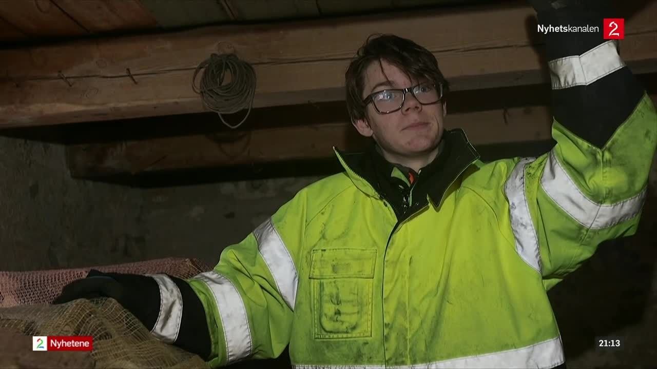 Lars Rune (15) en av stadig færre unge som tjener egne penger