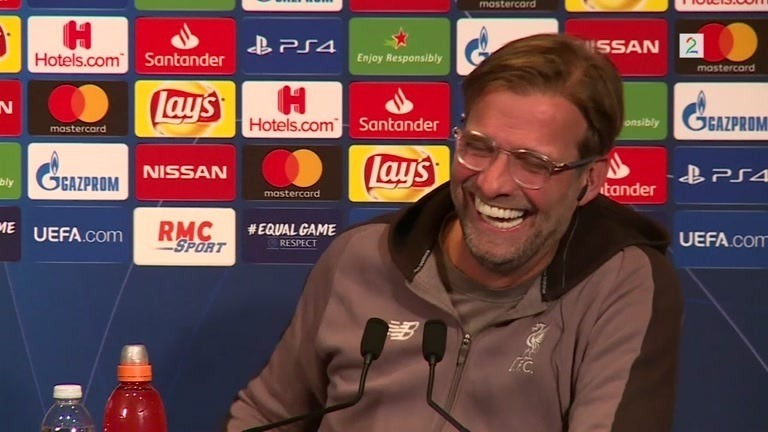 Her blir Liverpool-Klopp satt ut av erotisk stemme