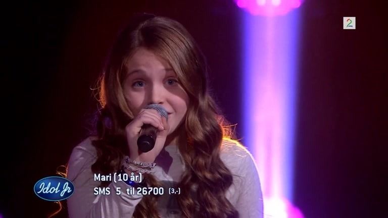 Mari (10) synger «Don