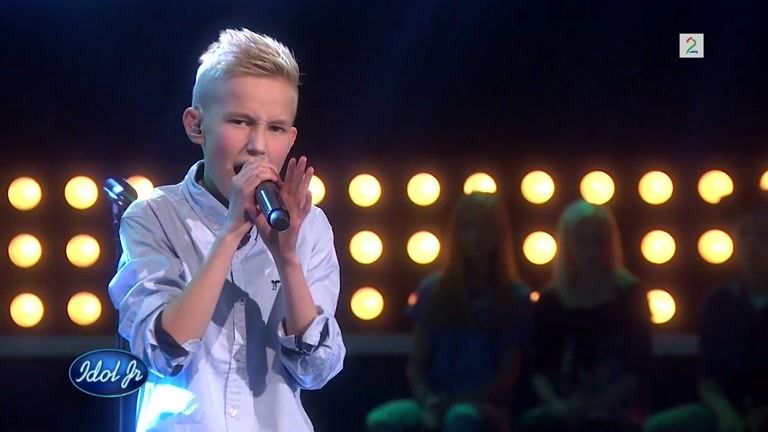Noah (13) synger i semifinalen i Idol Junior
