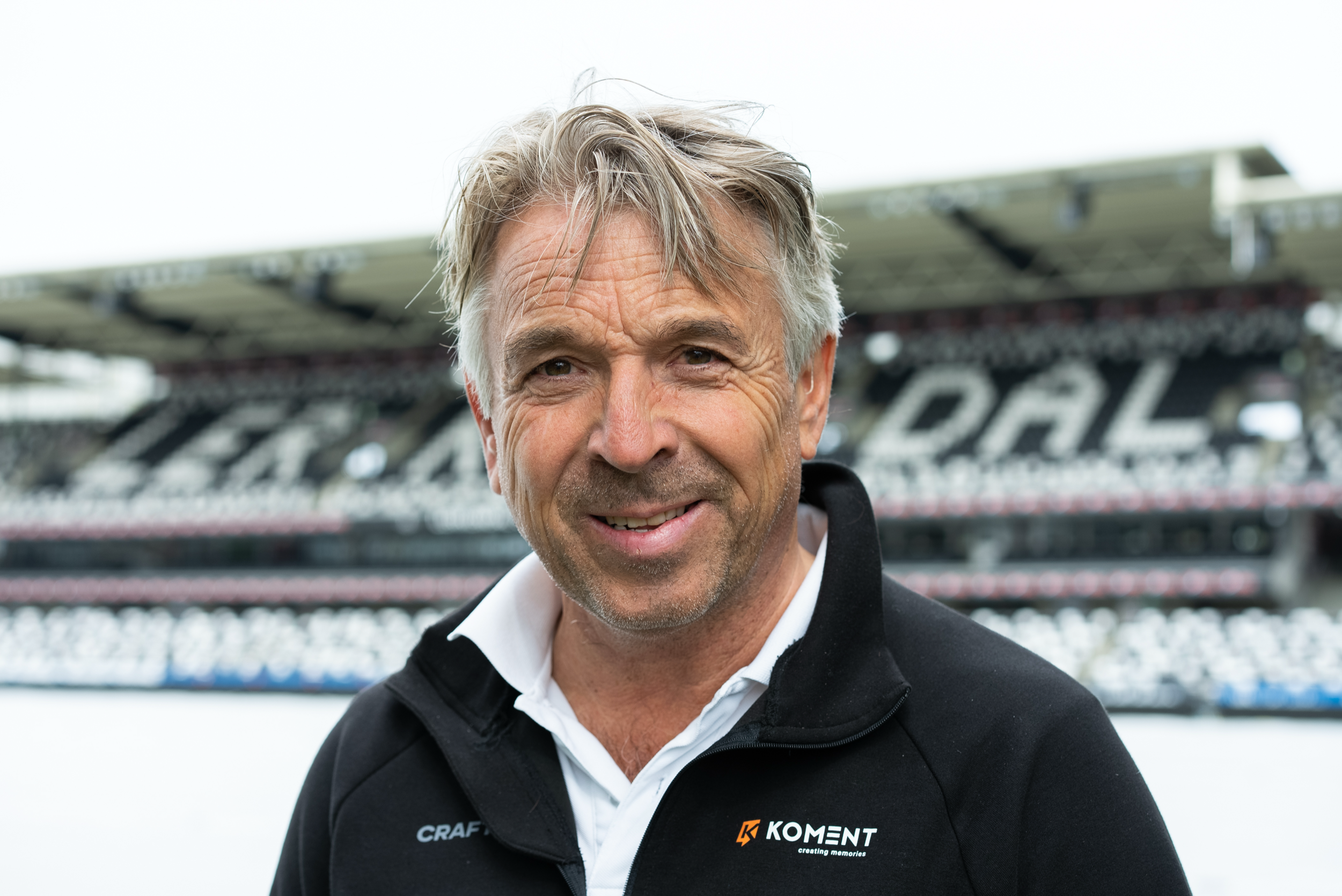 Han må ringes